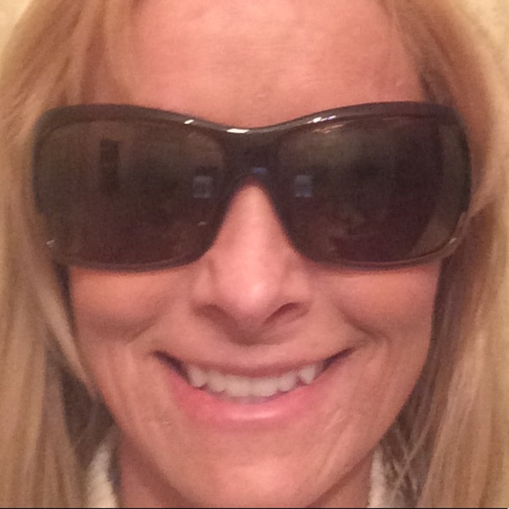 Women’s brown Maui Jim sunglasses w 2 cases